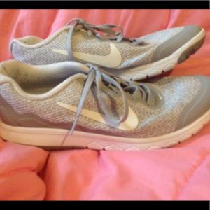 Women's Nike flex experience shoes